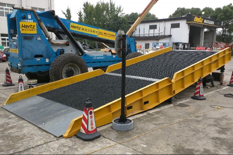 分段移動登車橋